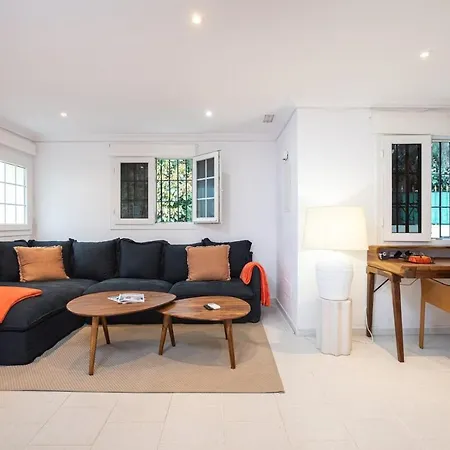 Апартаменты Naranja Cozy 1min Walk To By Allstay *