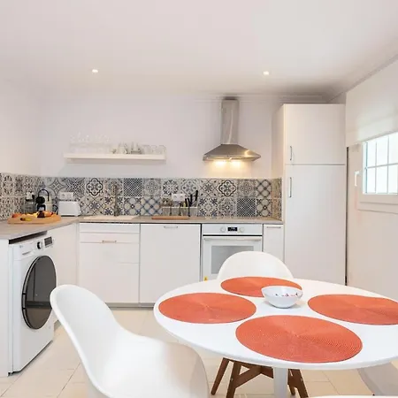 Апартаменты Naranja Cozy 1min Walk To By Allstay